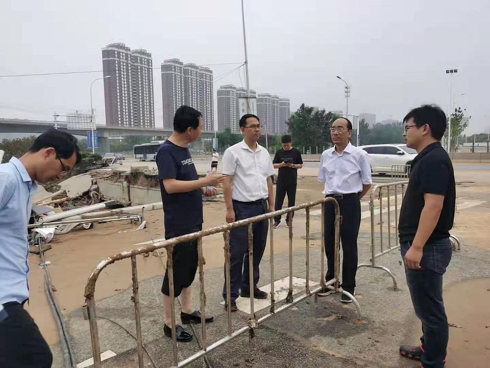 星空官方端网站登录入口-星空online(中国)
党委书记、董事长、总经理秦广远赴市政项目检查指导灾后恢复重建工作